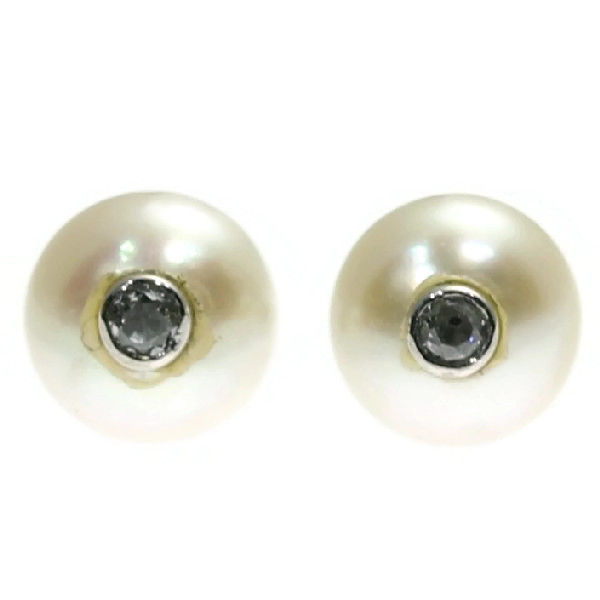 Art Deco pearl earrings with brilliant center